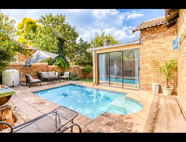 3 BEDROOM SECTIONAL TITLE RENTED IN NORTH RIDING